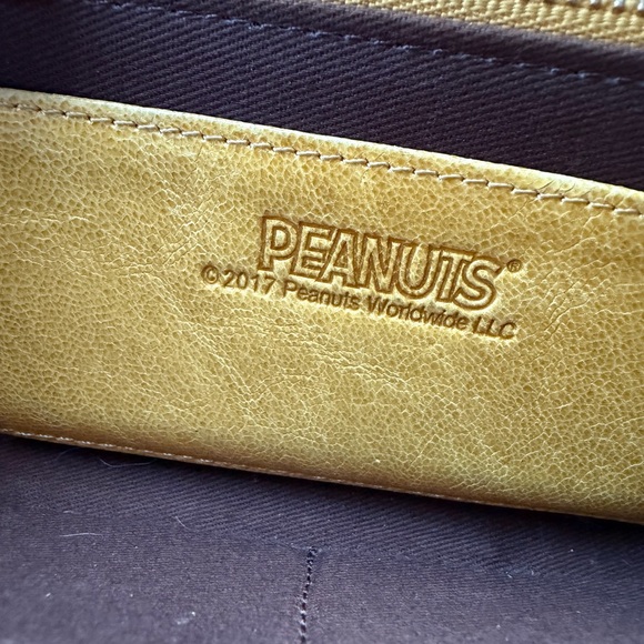 Vintage Peanuts Snoopy Doghouse Zip Around Wallet- Mustard Yellow- 2017 - Picture 3 of 4